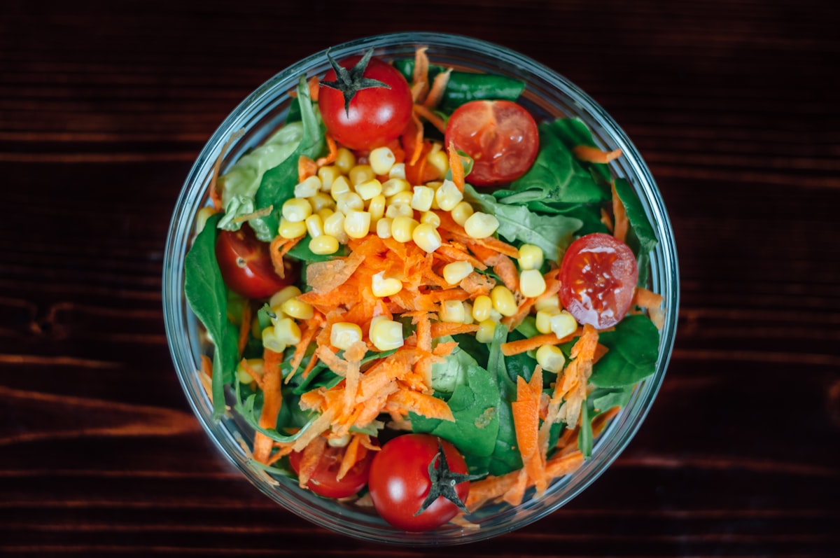 Insalata di quinoa e verdure fresche